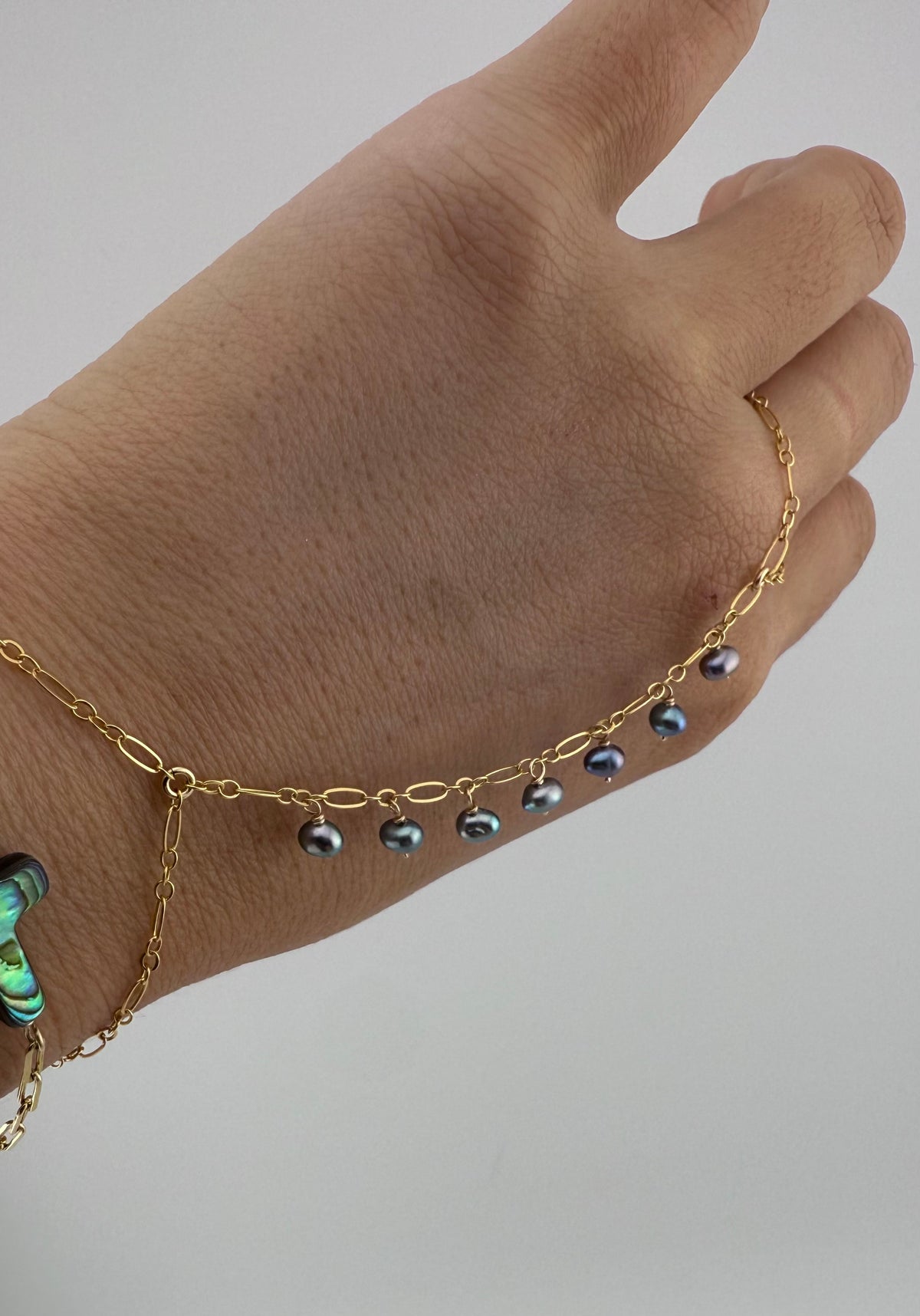 Midnight Pearl Hand chain