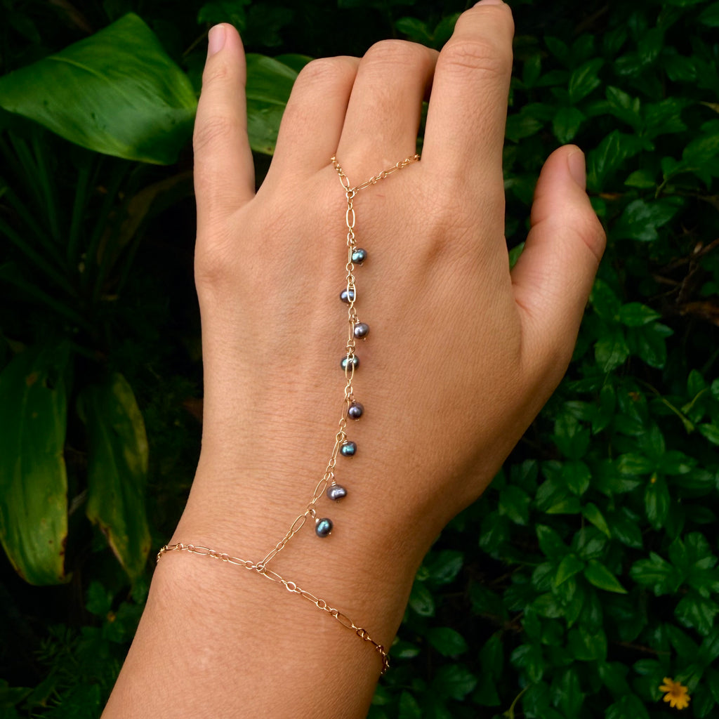 Midnight Pearl Hand chain