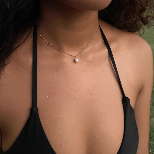 Dainty pearl choker