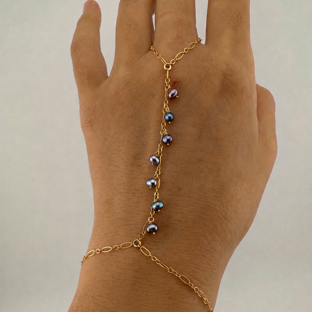 Midnight Pearl Hand chain