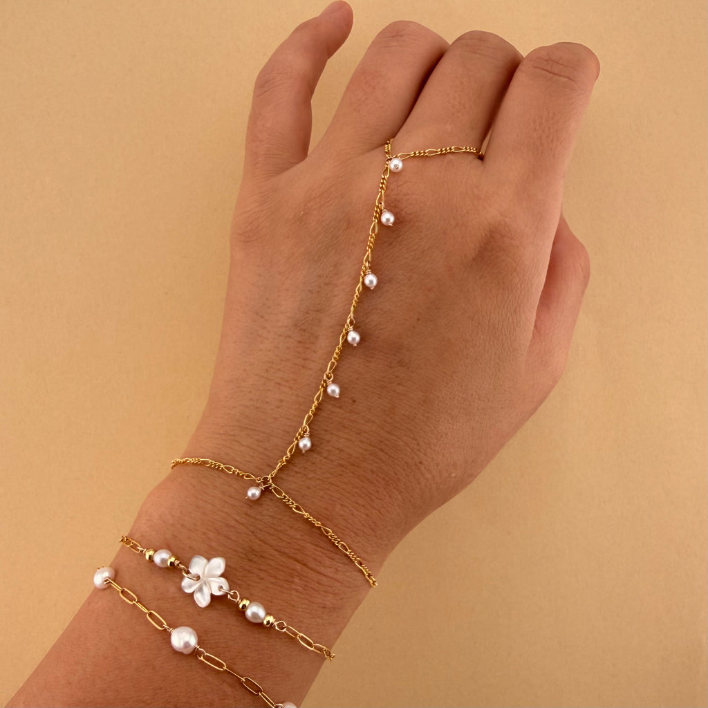 Dewy Pearl Hand chain
